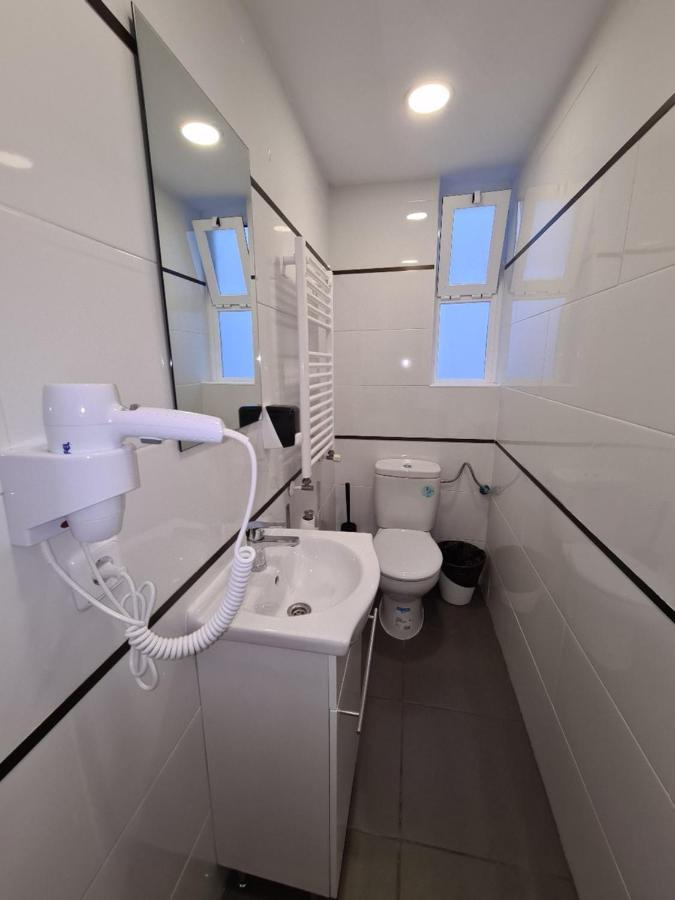 M-A Rooms Star Hostal Madrid Bagian luar foto